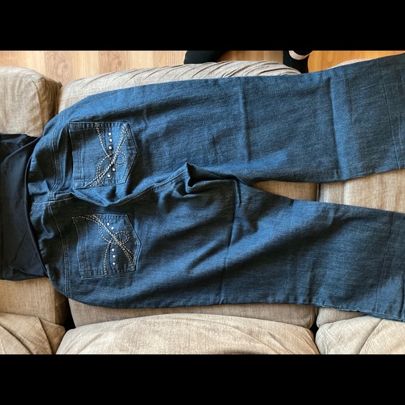 Plus size maternity capris - Picture 2 of 3